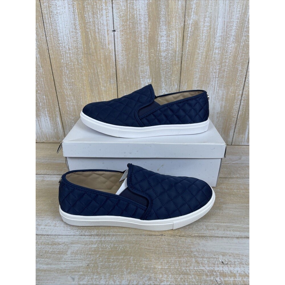 Steve Madden Ecntrcqt Women's Slip-On Shoes Size 8.5 Blue Quilt w/ Box